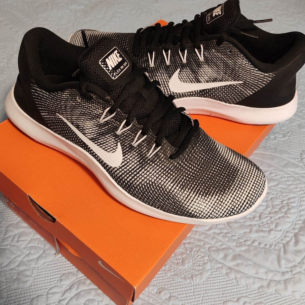NWT FLEX Running Shoes